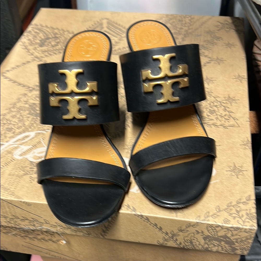 Tory Burch Black Sandals with Gold Logo and Leather Straps Size 6.